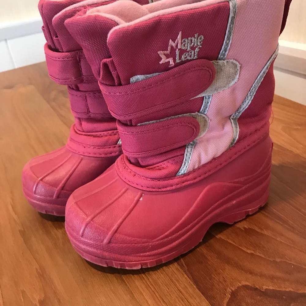 Maple Leaf Snow boots